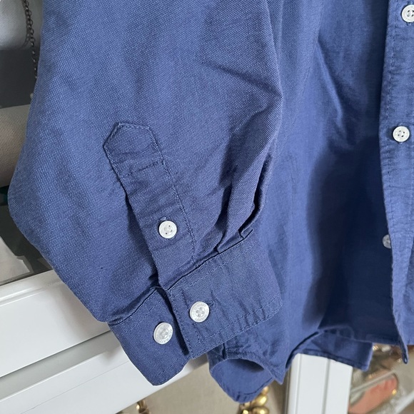 Old Navy size medium Blue Button-down shirt, EUC - Picture 5 of 8